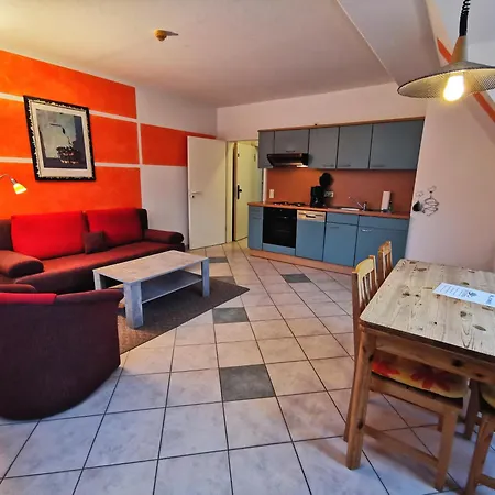 Bernsteinhaus In Gemuetliche 2-raum-wohnung Mit Suedbalkon - Nr 5 * Zingst